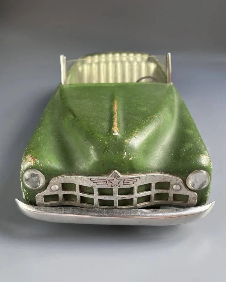Игрушка «ЗИМ кабриолет». СССР: Саратовский Авиационный Завод, 1960-е гг.